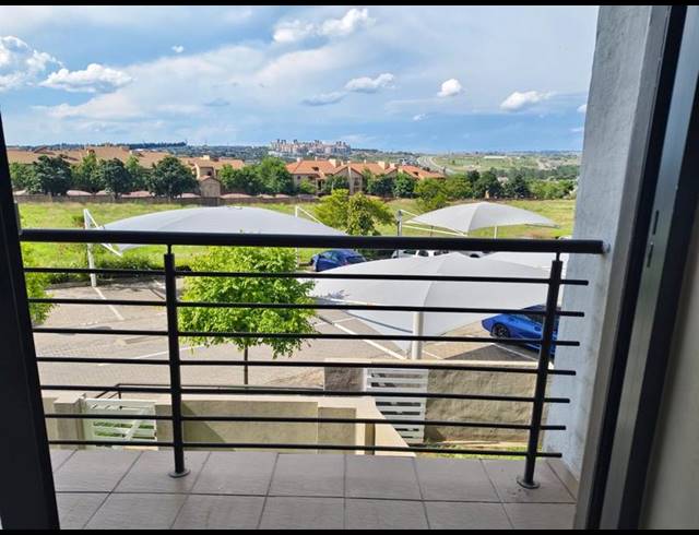 2 BEDROOM APARTMENT FOR SALE IN THE PADDOCKS